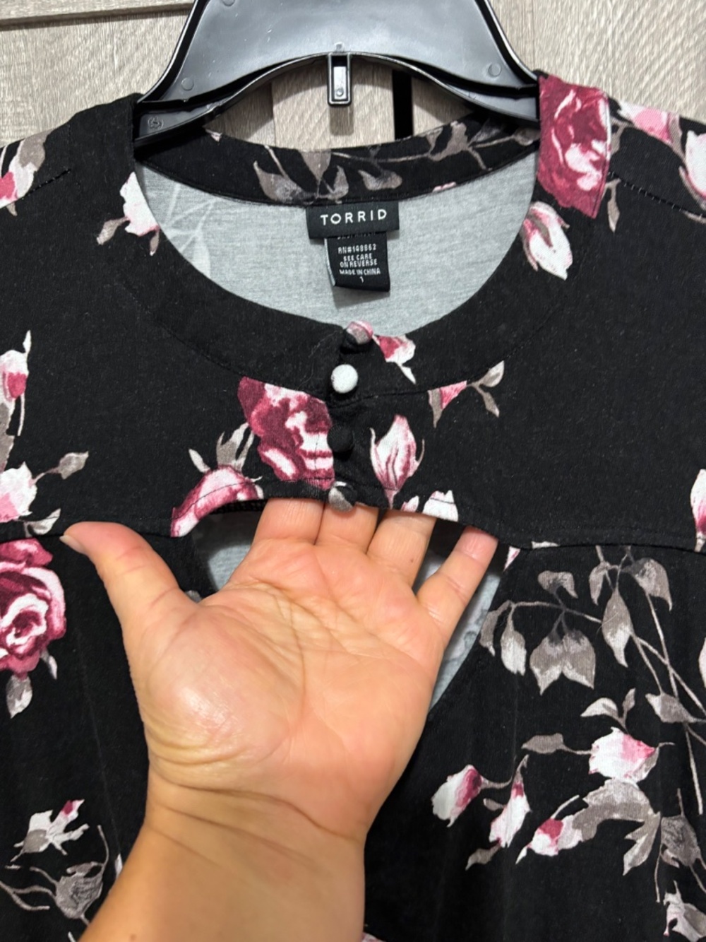 Black and Pink Floral Torrid Babydoll Top size 1 1X - Picture 8 of 8